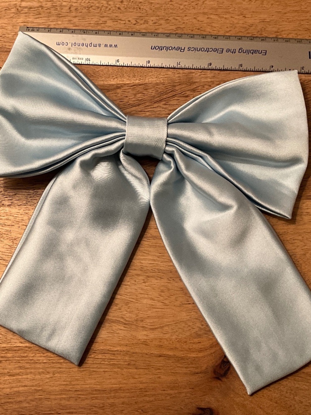 Silk-like 9”x9” light blue bow os